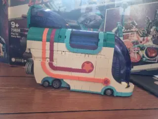 Lego Movie 70828. Pop-up Party Bus