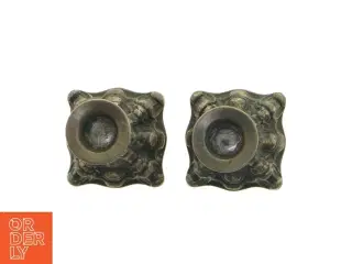 Vintage lysestager i metal (str. 8,5 x 6 x 6 cm)