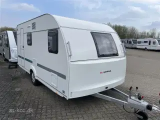 2025 - Adria Aviva 472 PK   Adria Aviva 472 PK årg. 2025  6 sovepladser, 4 siddepladser Myggenet - heldør, Elektrisk gulvtemperering kr. 4.271,-er lagt i prisen