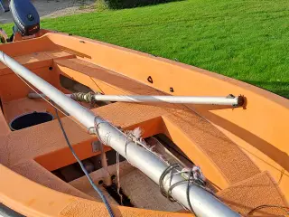 sejljolle med motor og bådtrailer
