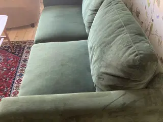Flot sofa i mørkegrøn velour fra ILVA