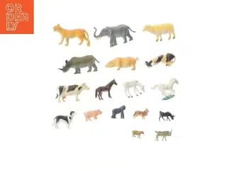 Sæt af miniature plastikdyr (str. 8,5 cm)