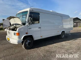 Lastbil Mercedes-Benz 811 D