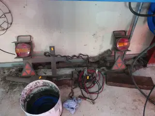 Lygtebum samt startkabler