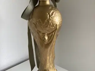 Vinflaske som VM pokal 1990