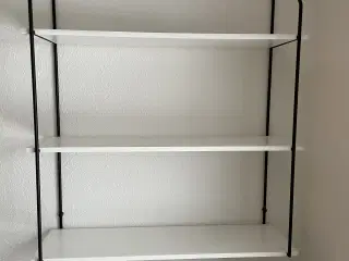 vægthængt reol med 3 hylder