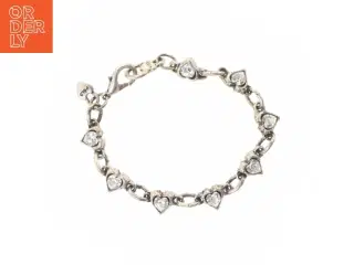 Hjerteformet sølvfarvet armbånd med rhinsten (str. Kede 21 komma 5 cm)