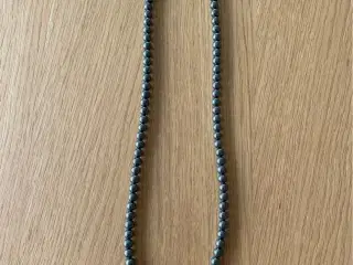 Halskæder og armbånd af blodsten
