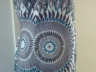 Kjole. F.monsoom brandet. Ærmeløs-Str: M