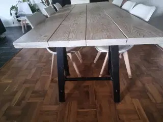 Spisebord 
