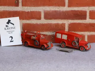  2 Stk Gl Tekno Falck biler: brandbil og ambulance