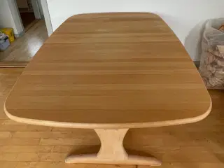 Spisebord med plade - i meget fin stand. 