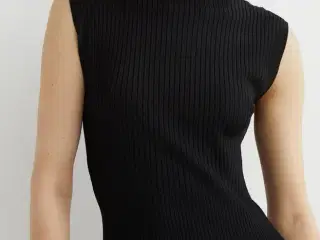 Lækker ribstrikket kjole fra H&M uden ærmer