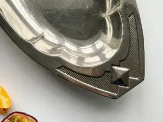 Metalfad, aflangt og kantet