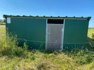 Grise/får/ køer huse til udendørs brug.