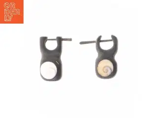 Ørestikker med skal design (str. 2,5 cm)