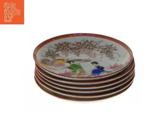 Sæt af dekorative tallerkener (str. Ø 13 cm)