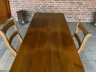 Antik massiv ege spisebord og 2 stole