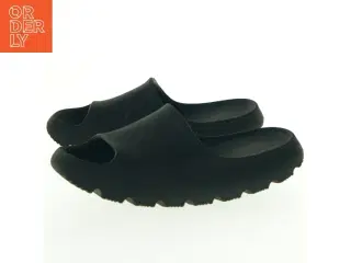 Sorte badesandaler (str. 36)