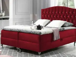 Rød velour seng med opbevaring 