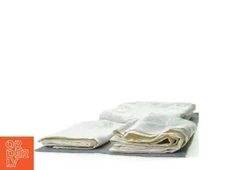Tekstil fra Meradiso (str. 145 x 44 cm 125 x 160 cm)