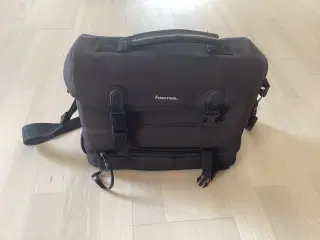 Fin rummelig Hama kamerataske inkl. lille taske