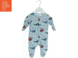 Heldragt med flyvemaskine og helikopter print fra H&M (str. 62)