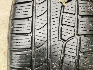 4 dæk på alufælge til land Rover. 