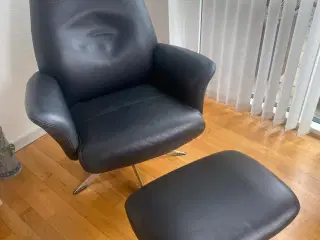 Læderstol plus skammel