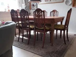 Sælger spisebord og 12 tilhørende stole