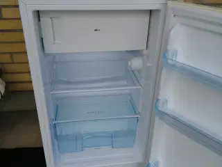 Lille køleskab med fryser