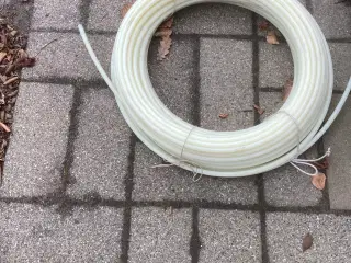 Vand rør 15x2,5 10bar  ca85m 