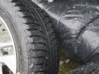 4 Originale 16" Hyundai . Vinterdæk 205/55/16 alu 