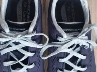 Blå ArchFit Sketchers