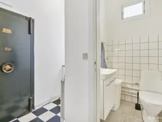 150 m² smukke lokaler beliggende på Torvet i Nyborg udlejes.