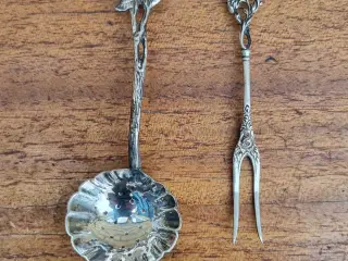 2 fine gamle dele til borddækning