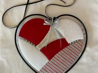 Hjerte syet i patchwork i bøjle