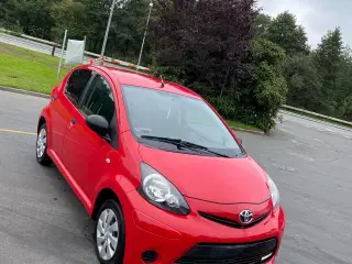 Toyota Aygo 1.0 vvti benzin 2013 NYSYNET!!