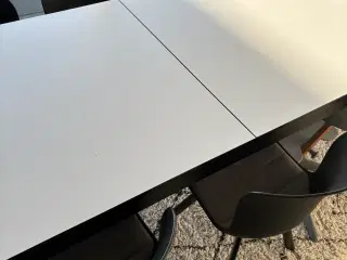 Spisebord med 6 stole 