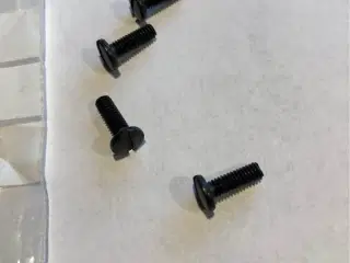 Reservedelsskruer til Juki fra nedlagt systue