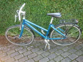 Velholdt MBK Damecykel med 7 indvendige gear.