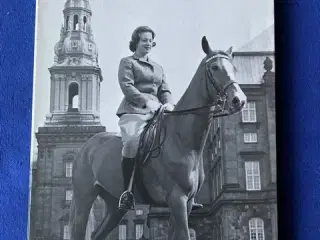 Benedikte - Danmarks Rytterprinsesse - Vendelkær 1966 - Bog - Pæn