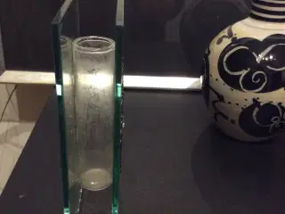 Vase til en enkelt blomst