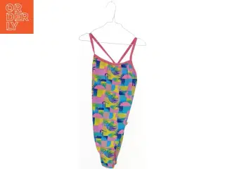 Farverig badedragt med geometrisk mønster fra Funkita (str. 164)
