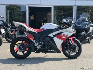 Yamaha YZF R1