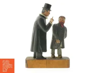 Dekorativ figur af mand og præst (str. 20x29x10 cm)