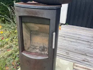 Lovlig brændeovn kan afhentes gratis