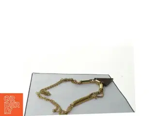 Halskæde med trekantet vedhæng (str. 28 cm)