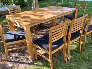 Spisebord med 6 stole i eg med 2 tillægsplader