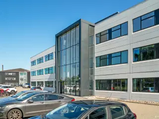 Funktionelle lejemål med naturligt lysindfald lige ved Letbanen (2025)